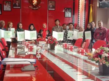 Wali Kota Bagikan Sertifikat Tanah Gratis Proda Kepada Warga Bandar Lampung